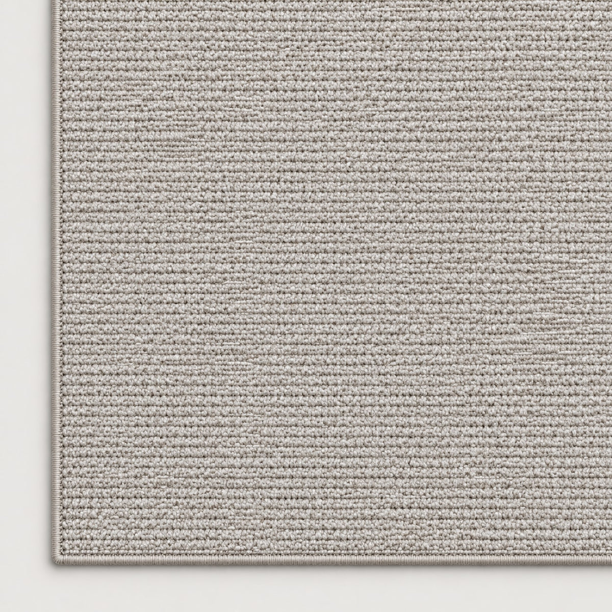 Tapis Alpage gris — coin et texture sur fond clair