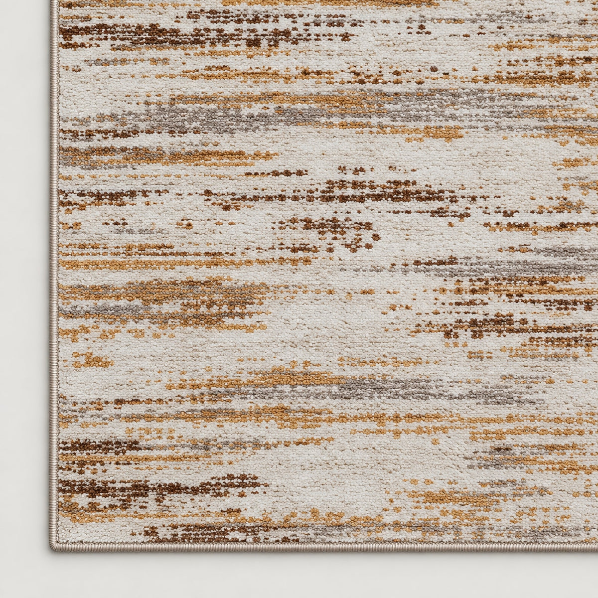 Tapis Ambre ivoire et ocre — coin et texture sur fond clair