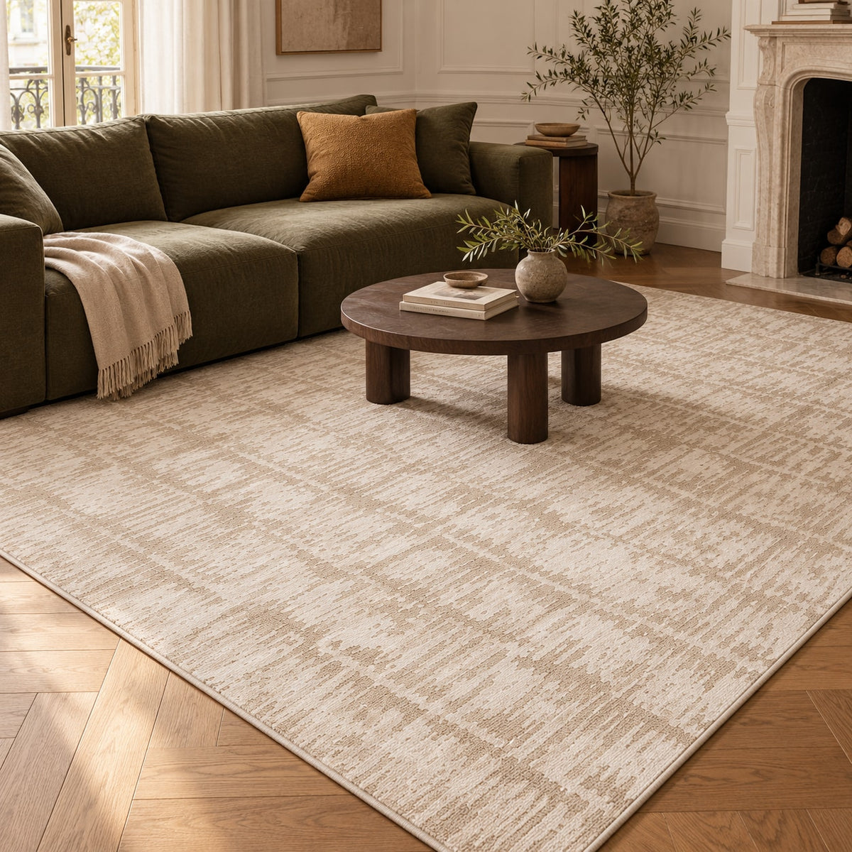 Tapis Écorce beige — dans un salon
