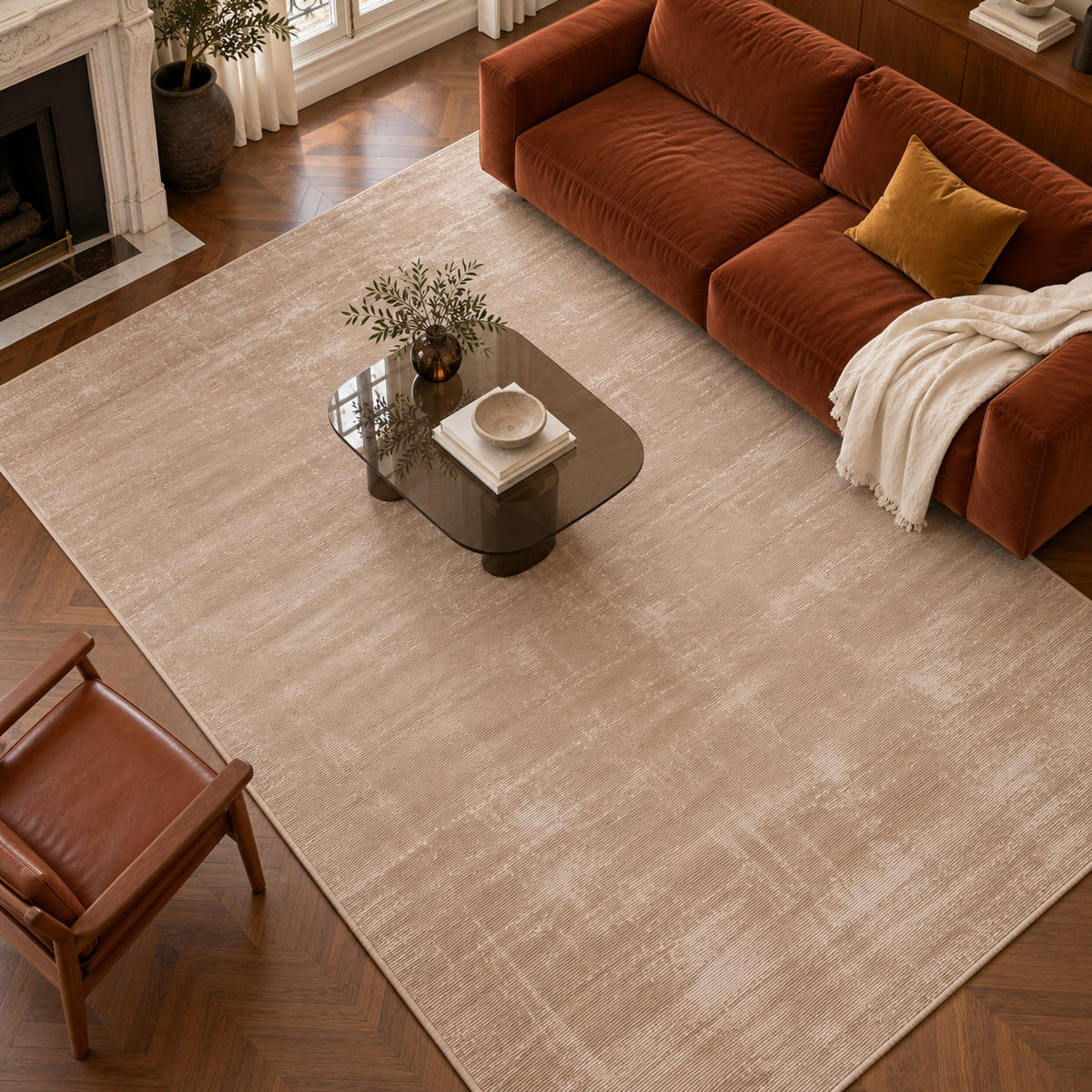 Tapis Lisière caramel — vue de haut dans un salon
