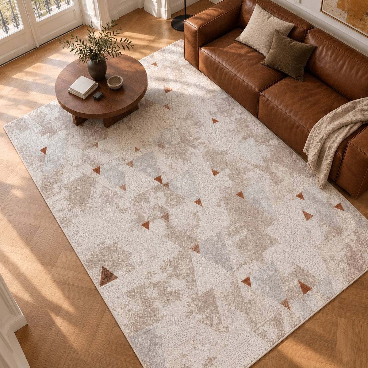 Tapis Prisme taupe — vue de haut dans un salon